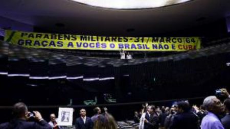 Confusão marca sessão da Câmara sobre 50 anos do golpe militar