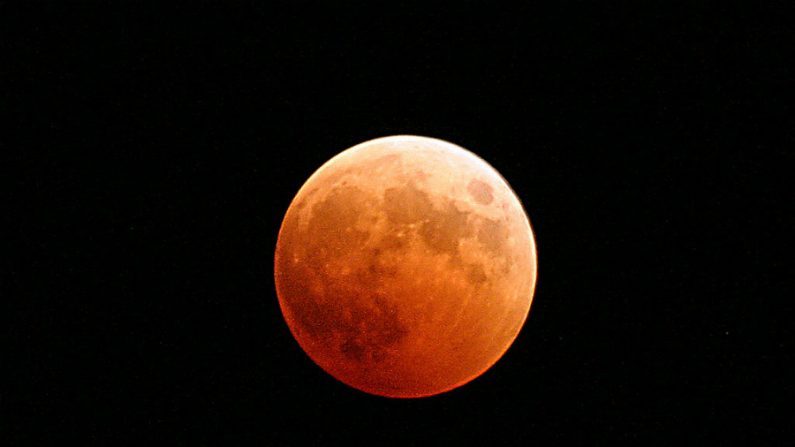 No Brasil, o eclipse total poderá ser visto das 4h46 às 5h24 (horário de Brasília) (Imagem de domínio público)