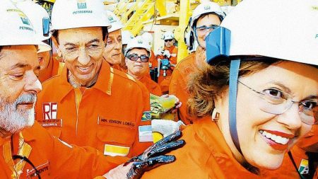 Dilma admite roubalheira na Petrobras, mas alega não estar envolvida