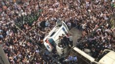Multidão chinesa responde com raiva e violência à repressão na China
