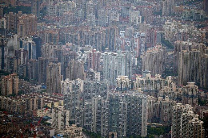 Imóveis comerciais e residenciais em Shanghai. O boom no setor imobiliário chinês está terminando, deixando alguns investidores furiosos. (Peter Parks/AFP/Getty Images)