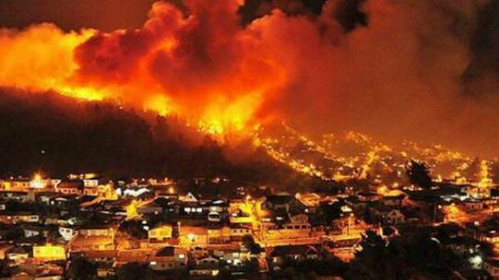 Incêndio no Chile: cenas dramáticas de bombeiros e moradores em fuga