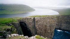 Lago Sørvágsvatn nas Ilhas Feroe