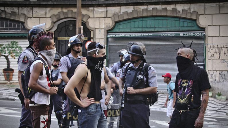 Ato contra a repressão policial e por solidariedade aos manifestantes - em resposta aos abusos da polícia no ato 'Não vai ter copa' do dia 25 de janeiro (Melca Medeiros/Flickr.com)