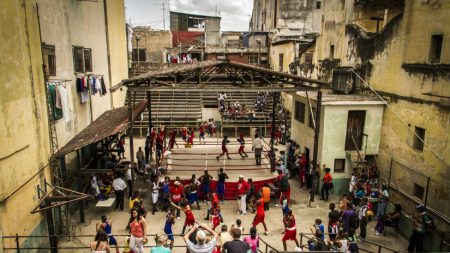 Fotos registram dia a dia de cidades em Cuba