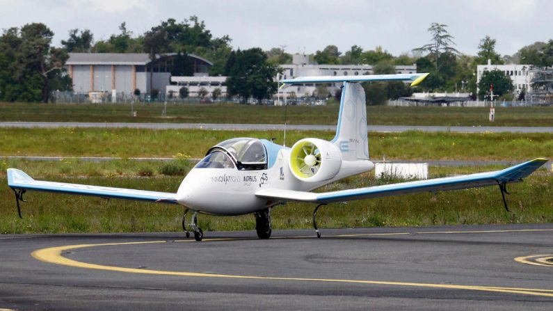 O e-Fan pode voar a 220 quilômetros por hora com uma autonomia de até uma hora. (Crédito: EFE)