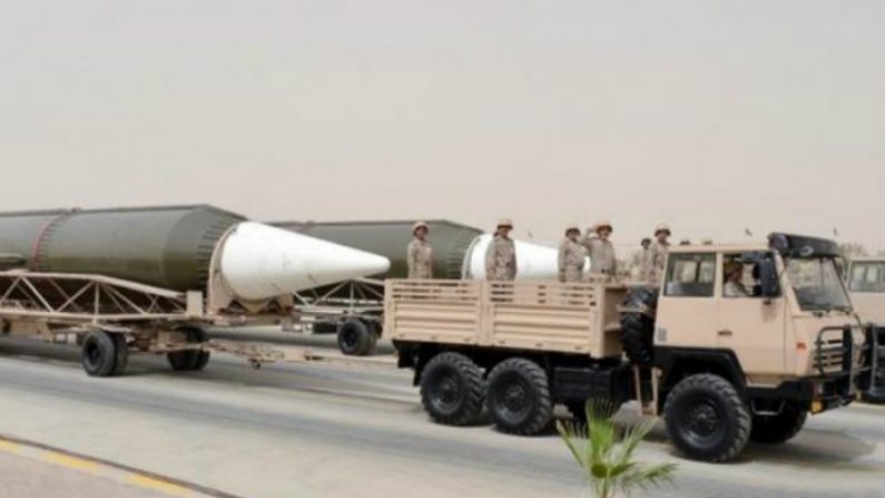 Míssil chinês IRBM Dong Feng DF-3 apresentado em público pela primeira vez (Saudi Press Agency)