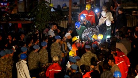 Explosão em mina de carvão na Turquia deixa 157 mortos