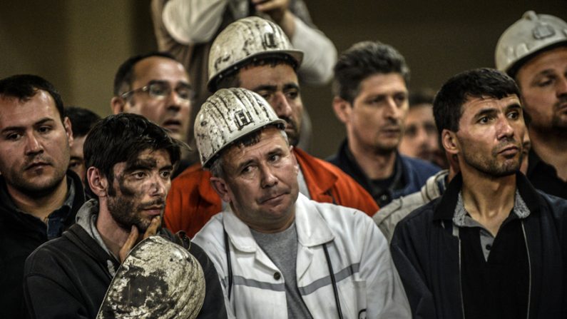 O acidente, ocorrido na terça-feira numa mina de carvão na cidade de Soma, no Oeste da Turquia, figura como a mais grave catástrofe industrial do país (Bilent Kilic / AFP / Getty Images)