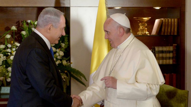 O primeiro-ministro israelense, Benjamin Netanyahu, se reúne com o Papa Francisco em Jerusalem, Israel (Avi Ohayon/GPO/Getty Images)