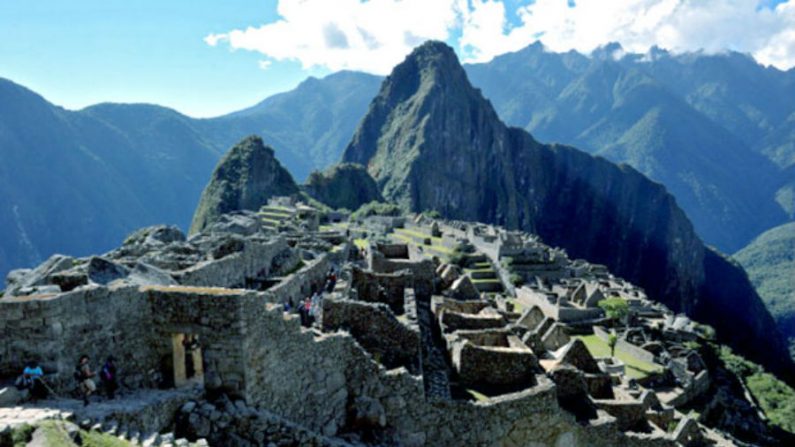 Turistas nas ruínas de Machu Picchu (Cris Bouroncle/AFP/Getty Images)