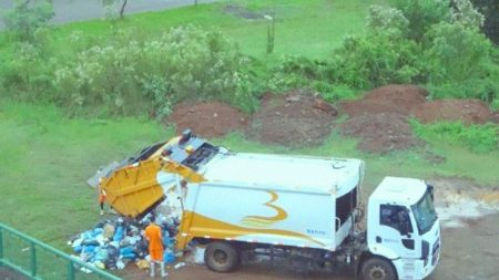 Porto Alegre vive emergência da coleta do lixo há 904 dias