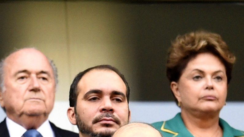 O presidente da Fifa, Joseph Blatter, e a presidente Dilma Rousseff na Arena Corinthians, em São Paulo, durante a cerimônia de abertura da Copa do Mundo (Brasil vs Croácia), em 12 de junho de 2014 (Dimitar Dilkoff/AFP/Getty Images)