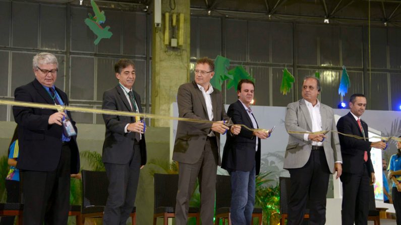 O prefeito Eduardo Paes participou da cerimônia oficial de abertura do Centro Internacional de Transmissão no Riocentro (FIFA / Divulgação)