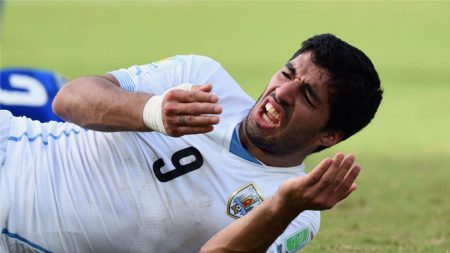 Punição de Suárez é a maior da FIFA por agressão a jogadores