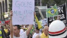 Manifestação na Av. Paulista pede intervenção militar no país
