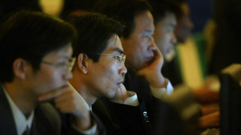 O Partido Comunista Chinês controla rigidamente a internet chinesa usando cinco abordagens principais (Frederic J. Brown/AFP/Getty Images)O Partido Comunista Chinês controla rigidamente a internet chinesa usando cinco abordagens principais (Frederic J. Brown/AFP/Getty Images)