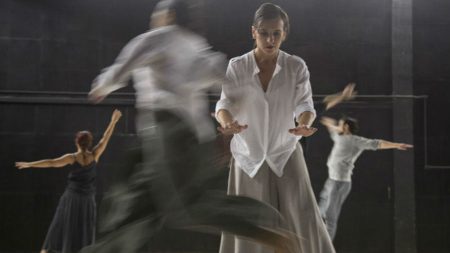 Espetáculo de dança ‘Insthabilidade’ explora condição do ser humano poder ‘cair e levantar’ na vida