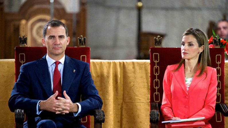 Príncipe Felipe de Borbón e a Princesa Letizia, ambos da Espanha, aparecem em público pela primeira vez desde o anúncio do rei Juan Carlos sobre abdicar do trono (Carlos Alvarez / Getty Images)