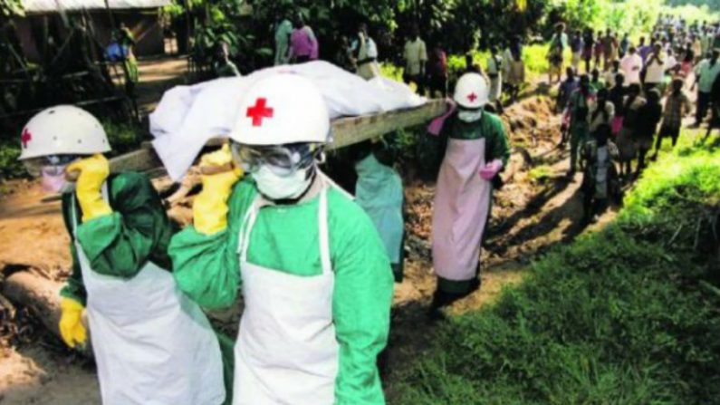 Omar Khan, responsável médico do centro de tratamento do ebola em Kenema, no leste da Serra Leoa, uma das regiões mais afetadas pela epidemia, morreu na terça-feira (22) depois de ter contraído a doença na semana passada (Reprodução)