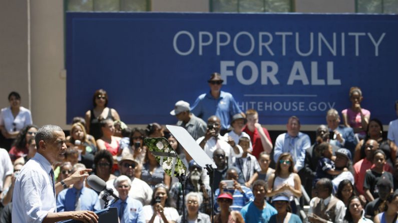 O Presidente dos EUA, Barack Obama, faz observações sobre a economia no Colégio Técnico Comercial, em 24 de julho de 2014 em Los Angeles, Califórnia (David McNew/Getty Images)