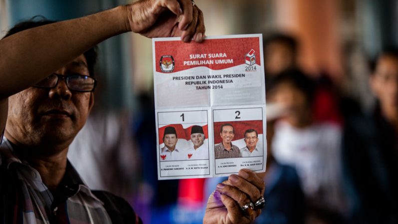 Cédula de votação com os candidatos a presidente e vice-presidente da Indonésia (Oscar Siagian / Getty Images)