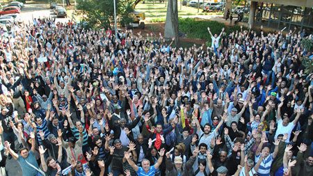 Grevistas da USP fecham acesso ao HU e Politécnica