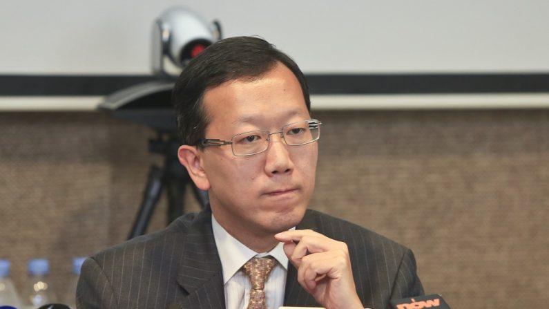 David Chin Hung-I, o diretor-gerente e chefe de investimento do banco UBS Asia. Chin disse recentemente que quando o UBS patrocina IPOs, o banco julga com muita cautela e emprega consideráveis recursos humanos e materiais (Yu Kong/Epoch Times)