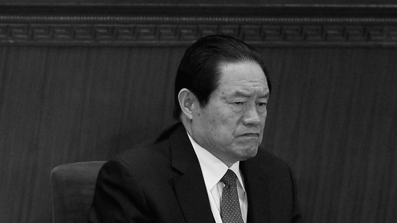 Zhou Yongkang, um ex-membro do Comitê Permanente do Politburo e chefe do aparato de segurança pública da China, no Congresso Popular Nacional, no Grande Salão do Povo, em 3 de março de 2011, em Pequim, China. Em 29 de julho, a mídia estatal chinesa Xinhua confirmou que Zhou estava sendo investigado (Feng Li/Getty Images)