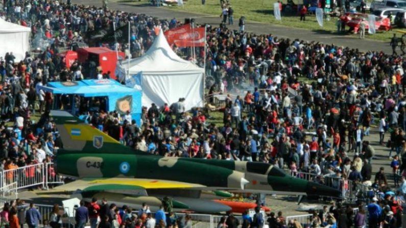 Argentina Vuela, festividades para comemorar os 102 anos da FAA levou 1 milhão de pessoas à Base Aérea de Morón, cercanias de Buenos Aires (Reprodução)