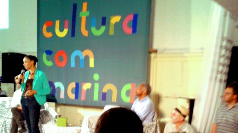 Ao lado de Marcos Palmeira e Gilberto GIl, Marina Silva discursa para artistas e intelectuais na Escola de Cinema Darcy Ribeiro, no centro do Rio (Bruno Menezes/Epoch Times)