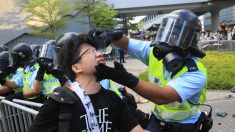 Policiais de Hong Kong pedem desculpas