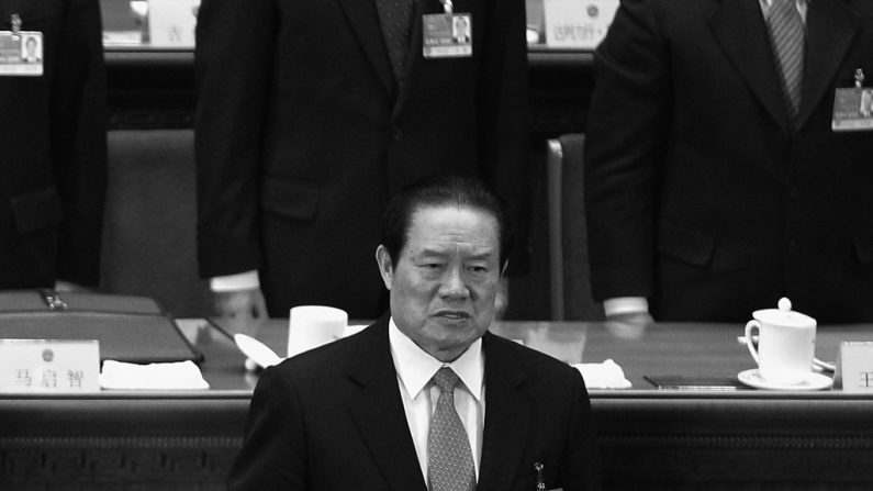 Zhou Yongkang, o desgraçado ex-chefe do sistema de segurança pública da China, está prestes a enfrentar julgamento público, por meio de um processo de corrupção que está sendo preparado pela atual liderança comunista chinesa, informou a mídia chinesa Times Weekly (Feng Li/Getty Images)