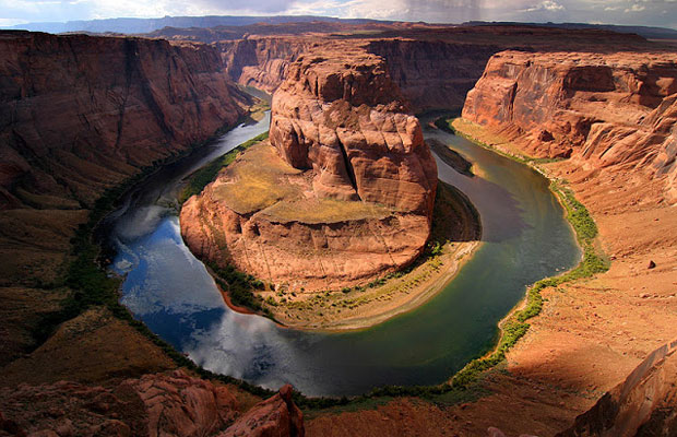 A vista panorâmica de Horseshoe Bend acontece a partir de um penhasco de mais de 300 metros de altura (Cortesia/2bp)