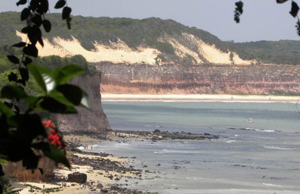 A praia é a preferida dos surfistas no Rio Grande do Norte (Divulgação)