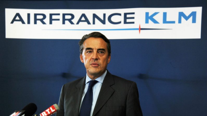 Presidente da Air France-KLM, Alexandre de Juniac, participa de uma conferência de imprensa em 28 de setembro de 2014, em Paris, depois que os principais pilotos da empresa encerraram a greve mais longa da história da operadora (Dominique Faget/AFP/Getty Images)