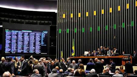 Câmara dos Deputados derruba decreto 8243, decisão final é do Senado