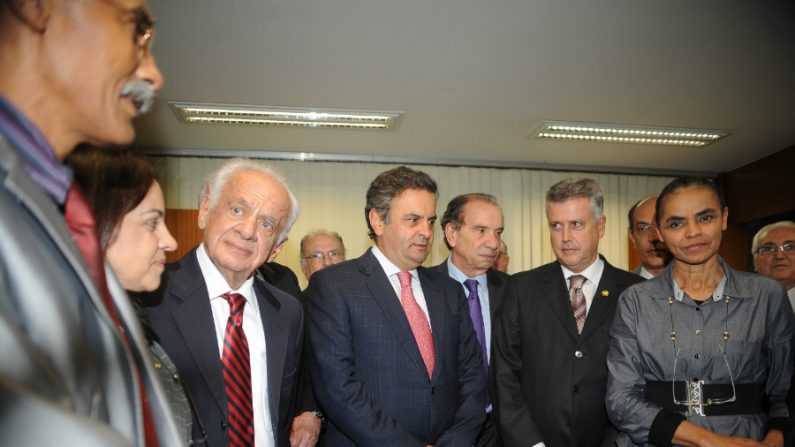 Marina Silva (1º dir.) e Aécio Neves (3º da dir. para esq.) (Arquivo ABr).