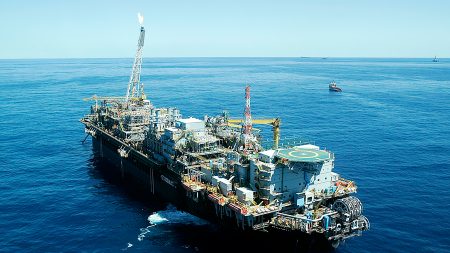 Navio-Plataforma da Petrobras entra em operação na Bacia de Santos