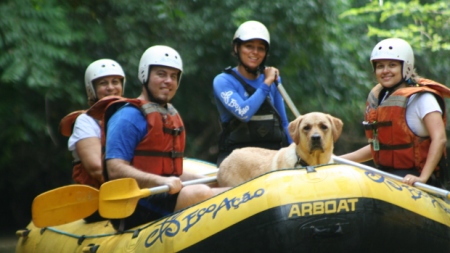 Agência oferece turismo de aventura para cães e donos