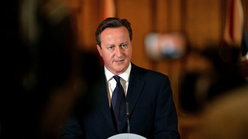 O primeiro-ministro David Cameron faz uma declaração à imprensa na Downing Street em Londres, em 14 setembro de 2014, sobre o assassinato de trabalhador humanitário britânico David Haines por millitantes do Estado Islâmico. Cameron condenou a decapitação de David Haines, de 44 anos de idade, como "pura maldade", depois que o vídeo foi divulgado mostrando sua execução pelo grupo jihadista, que tem assolado o Iraque e a Síria nos últimos meses (John Stillwell/AFP/Getty Images)