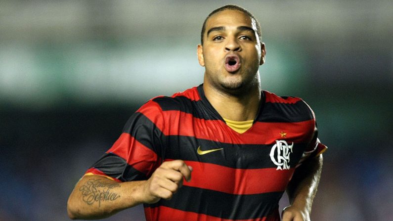 Adriano vestindo a camisa do Flamengo (Reprodução)