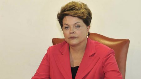 Mesmo com crise econômica, Dilma diz que prioridade é regulamentar a mídia