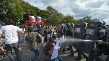 Senado aprova preferência do uso de armas não letais em ação policial