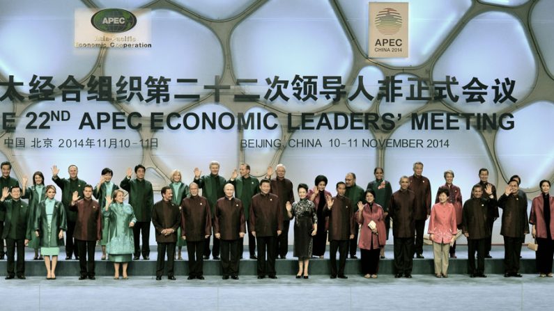 Os líderes mundiais durante uma reunião da Cooperação Econômica Ásia-Pacífico (APEC) em Pequim na segunda-feira (Mandel Ngan/AFP/Getty Images)