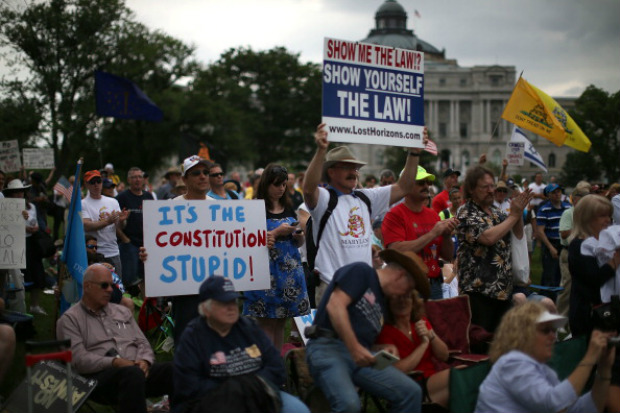 Membros do Tea Party participam de manifestação em frente ao Capitólio dos Estados Unidos, em 19 de junho de 2013 em Washington, DC. (Mark Wilson/Getty Images)