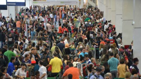 Aeroviários fazem protesto relâmpago no Aeroporto de Brasília