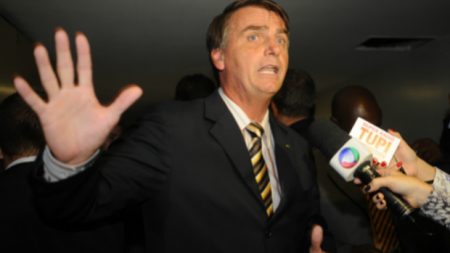 Ministério Público denuncia deputado Jair Bolsonaro por incitação ao estupro