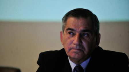 Gilberto Carvalho defende cassação do mandato de Jair Bolsonaro