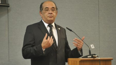 Ministro Gilmar Mendes diz que corrupção no governo atual pode destruir a democracia no Brasil